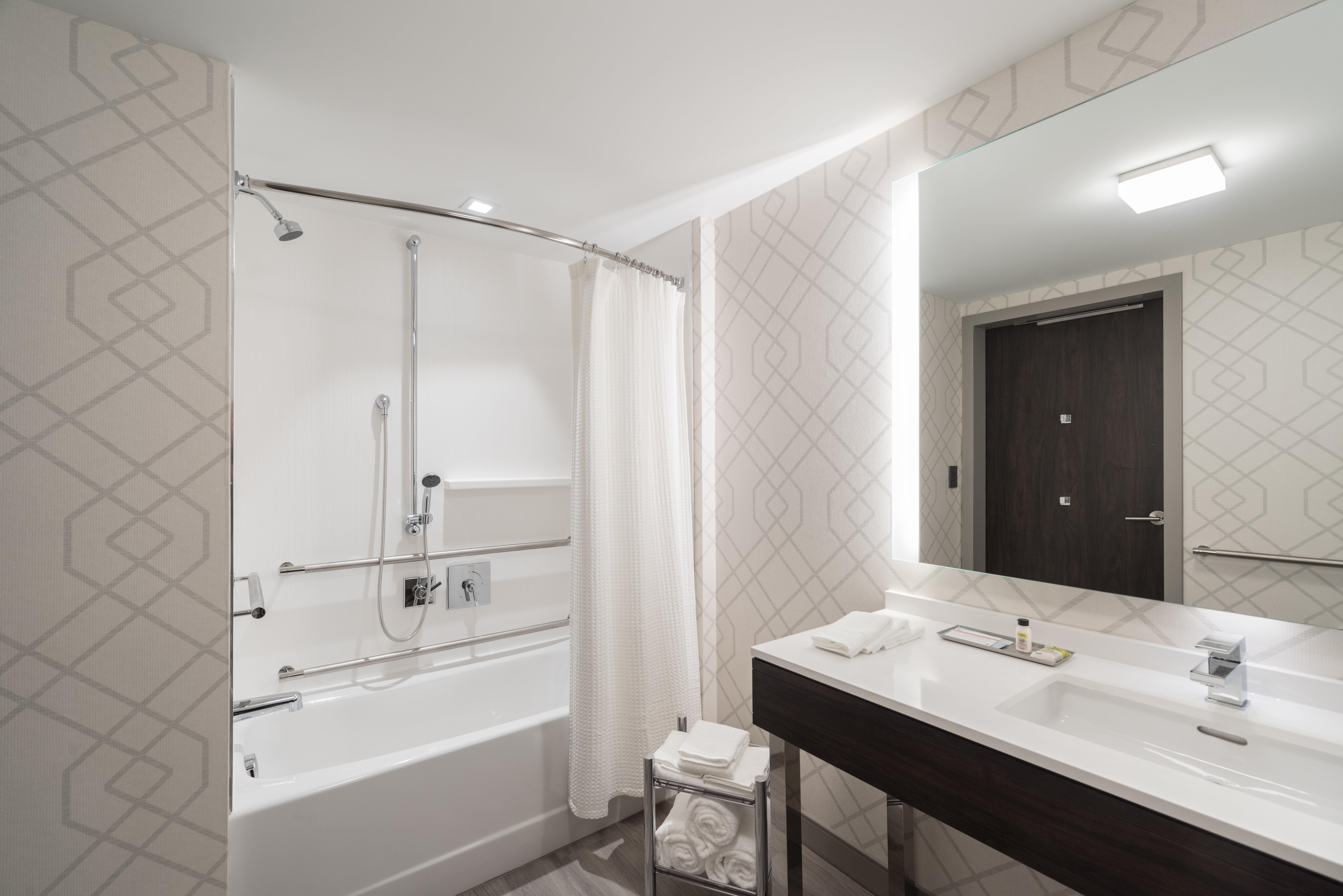 Holiday Inn Boston Logan Airport - Chelsea By Ihg Экстерьер фото