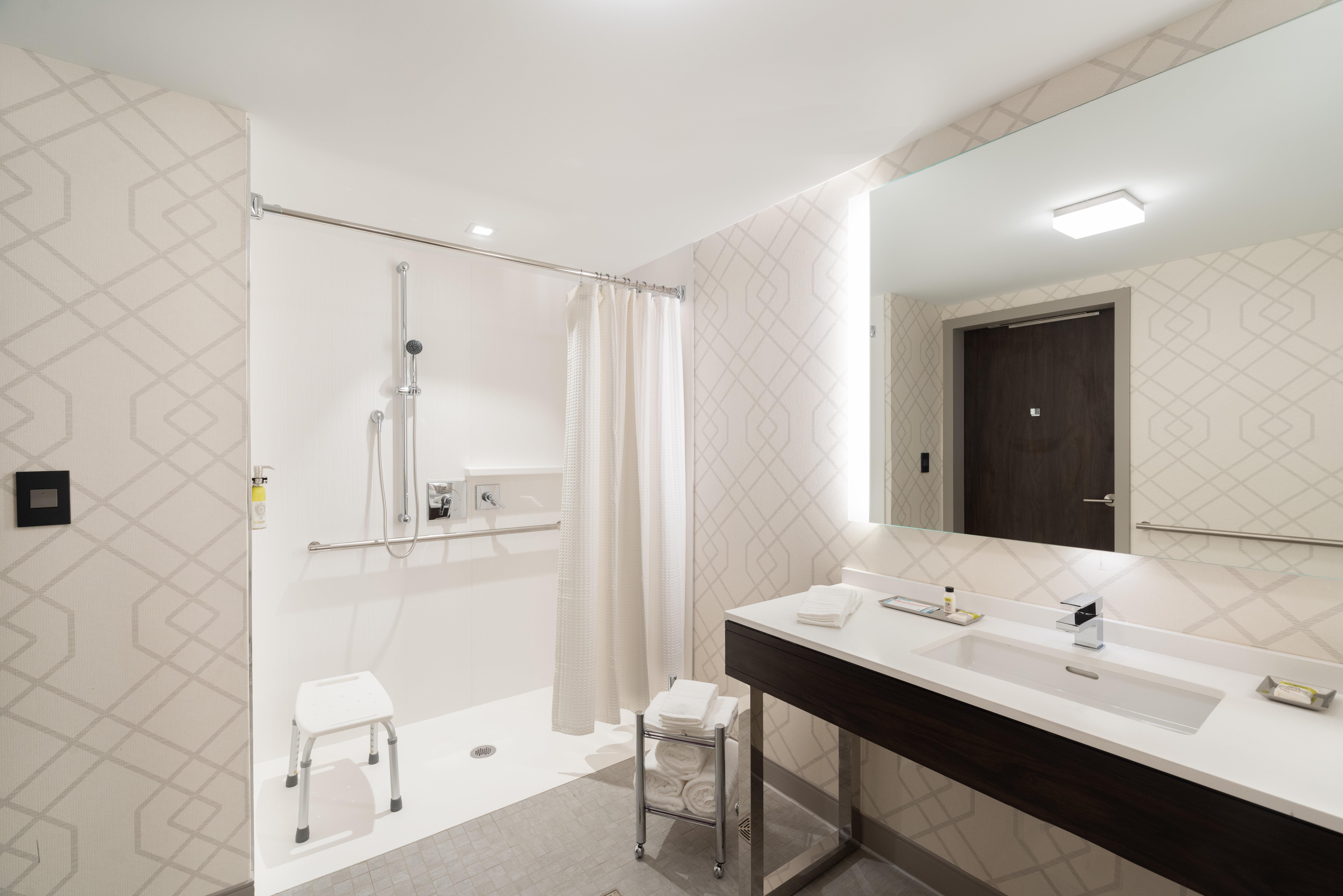 Holiday Inn Boston Logan Airport - Chelsea By Ihg Экстерьер фото
